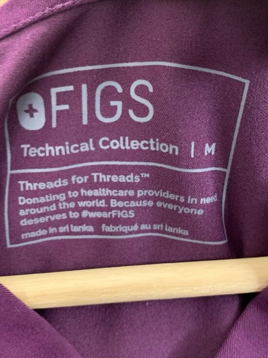 Figs Scrub Top Mens Medium Leon Two Pocket Deep Purple Style FM1500 Medical RN - Picture 5 of 7